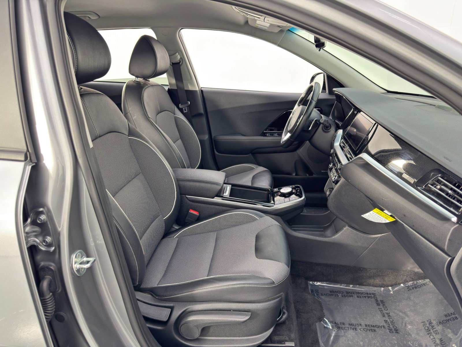 Used 2022 Kia Niro EX w/ Cold Weather Package FWD image 14