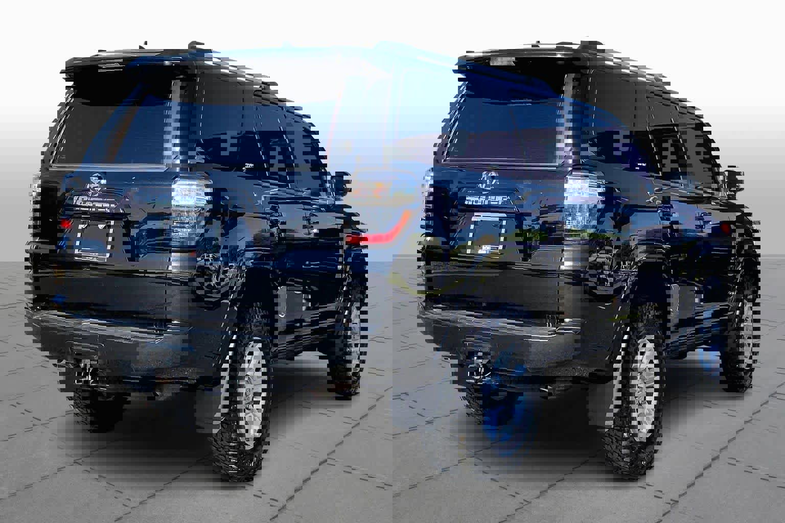 Used 2020 Toyota 4Runner SR5 Premium w/ Moonroof Package AWD/4WD image 13