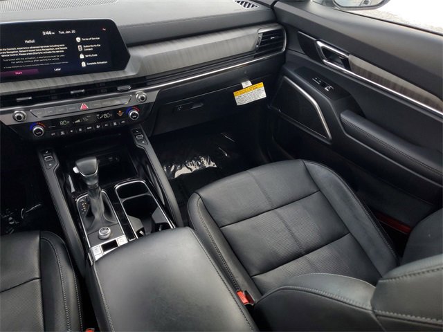 Used 2024 Kia Telluride EX w/ EX Captain's Chair Package image 16