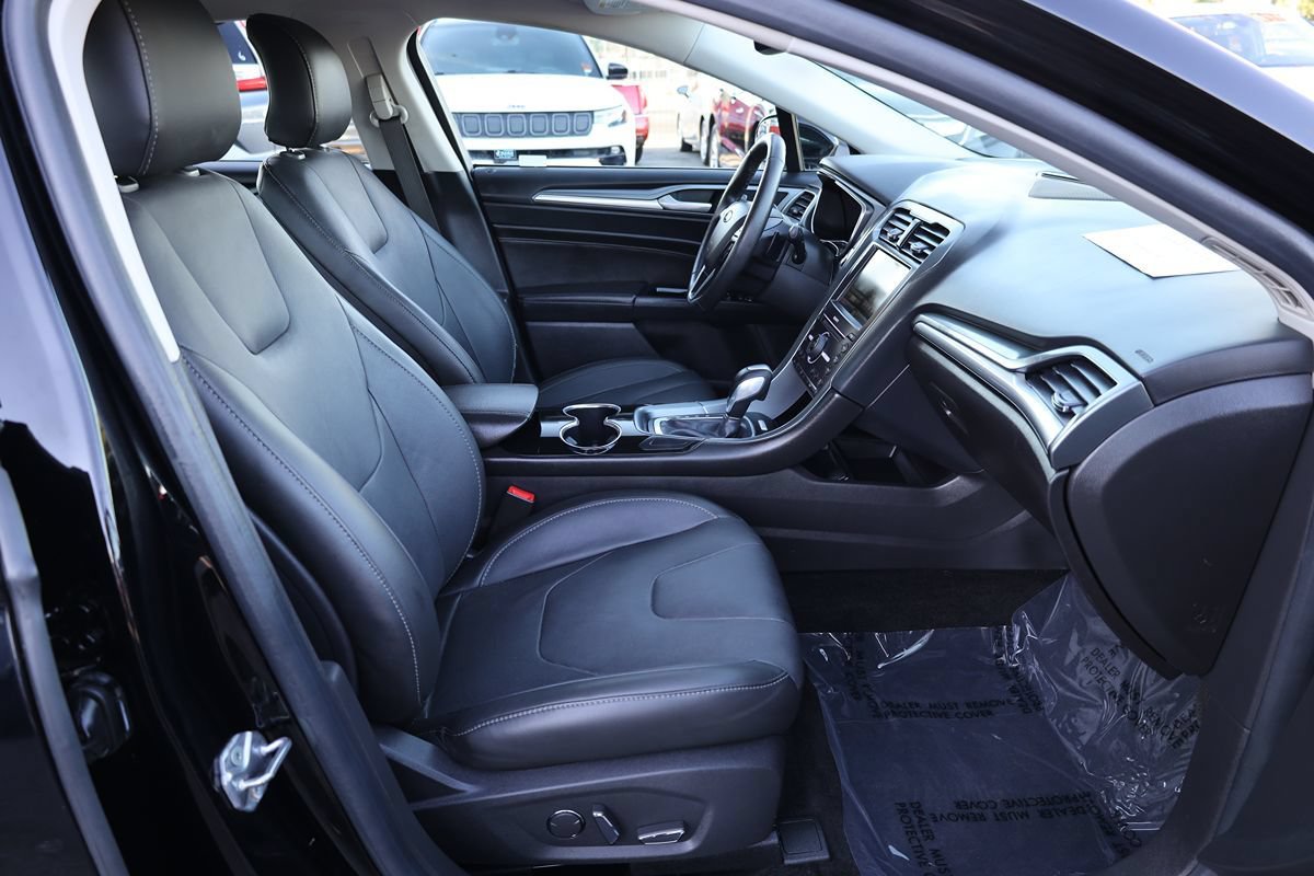 Used 2016 Ford Fusion Titanium AWD/4WD image 16