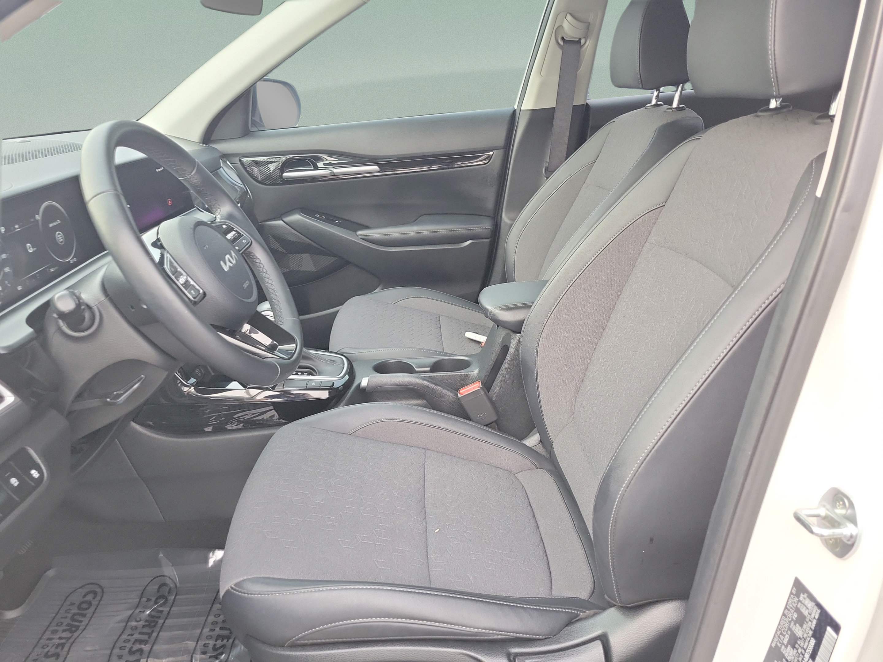 Certified 2024 Kia Seltos S FWD image 17