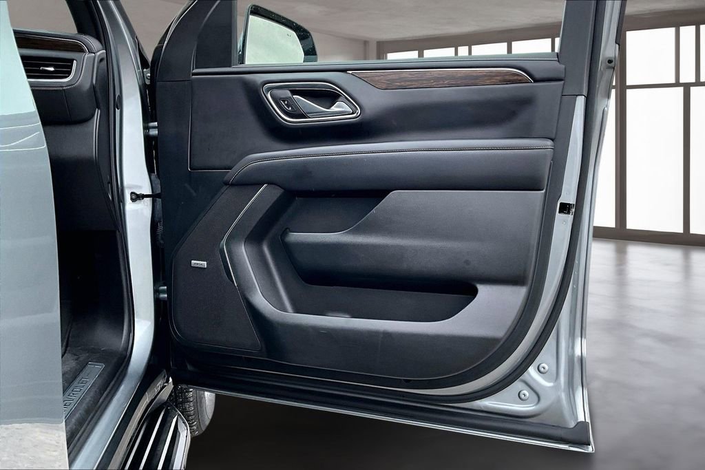 Used 2024 Chevrolet Suburban Premier image 28