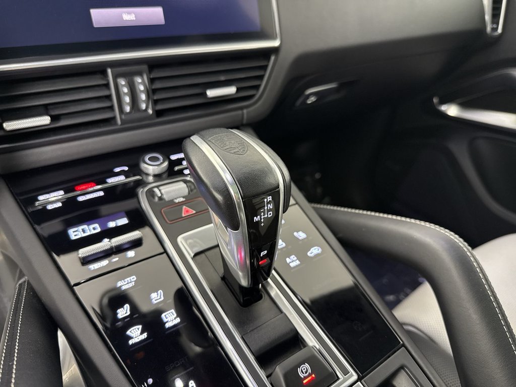 Certified 2023 Porsche Cayenne Turbo AWD/4WD image 32