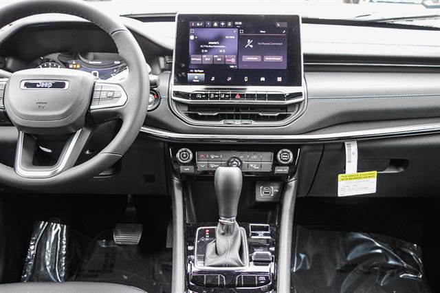 New 2026 Jeep Compass Latitude image 13