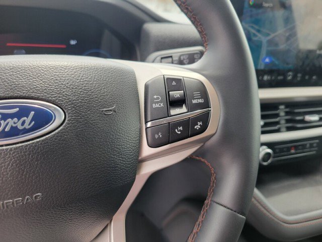 Used 2025 Ford Explorer Active AWD/4WD image 13