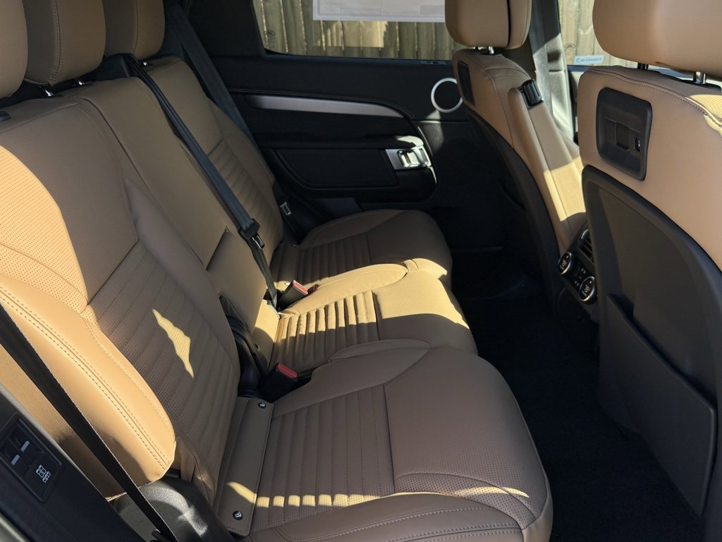 New 2026 Land Rover Discovery Limited Edition image 33