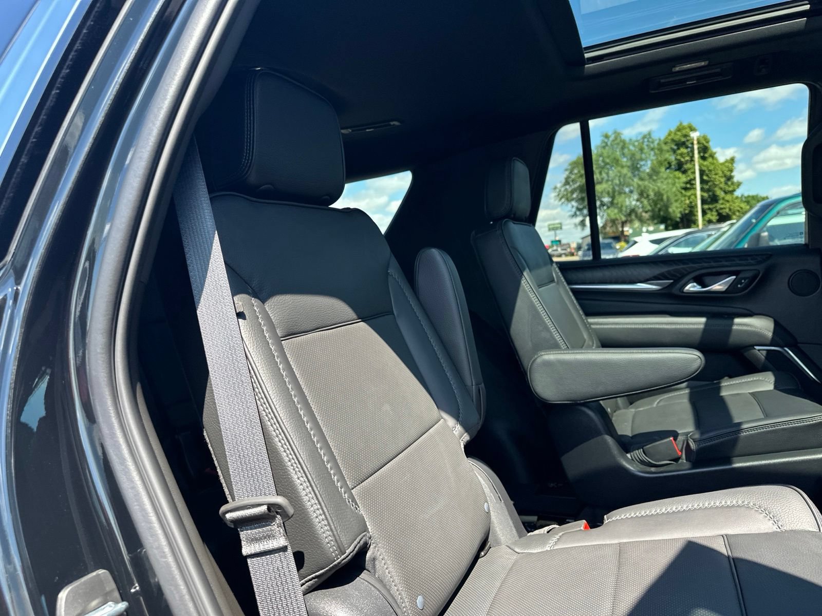 Used 2023 GMC Yukon Denali AWD/4WD image 39