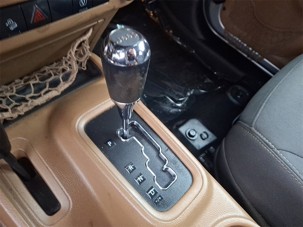 Used 2017 Jeep Wrangler Unlimited Sahara w/ Connectivity Group image 16