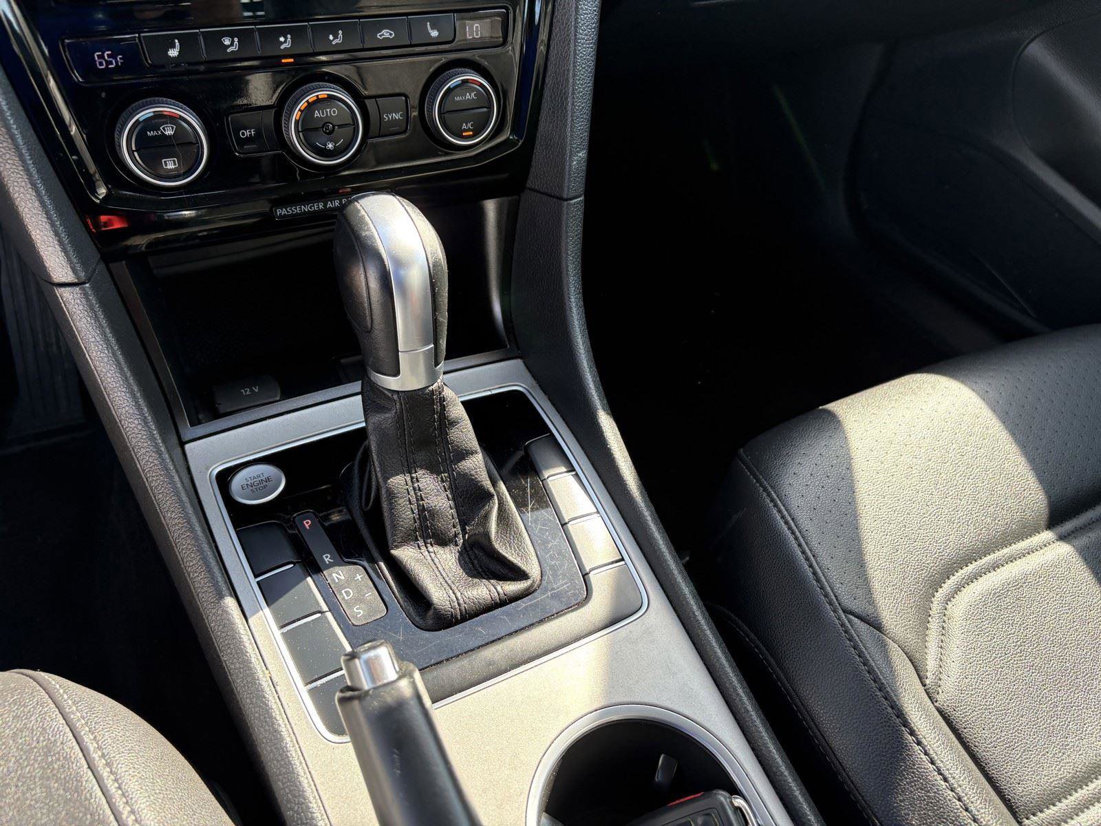 Used 2021 Volkswagen Passat 2.0T SE FWD image 15