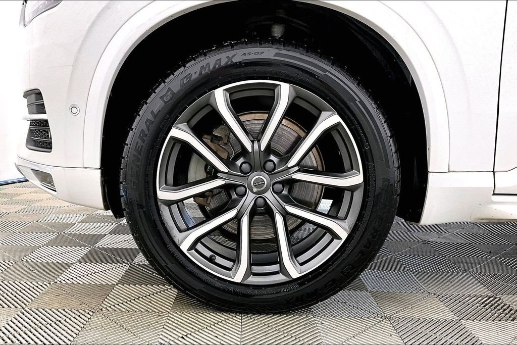 Used 2017 Volvo XC90 T6 Momentum w/ Vision Package image 8