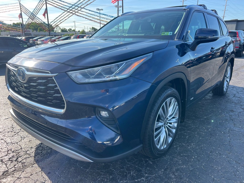 Used 2022 Toyota Highlander Platinum AWD/4WD image 3