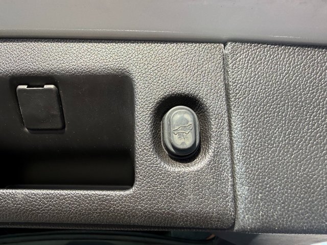 Used 2016 GMC Yukon SLT w/ Open Road Package image 14