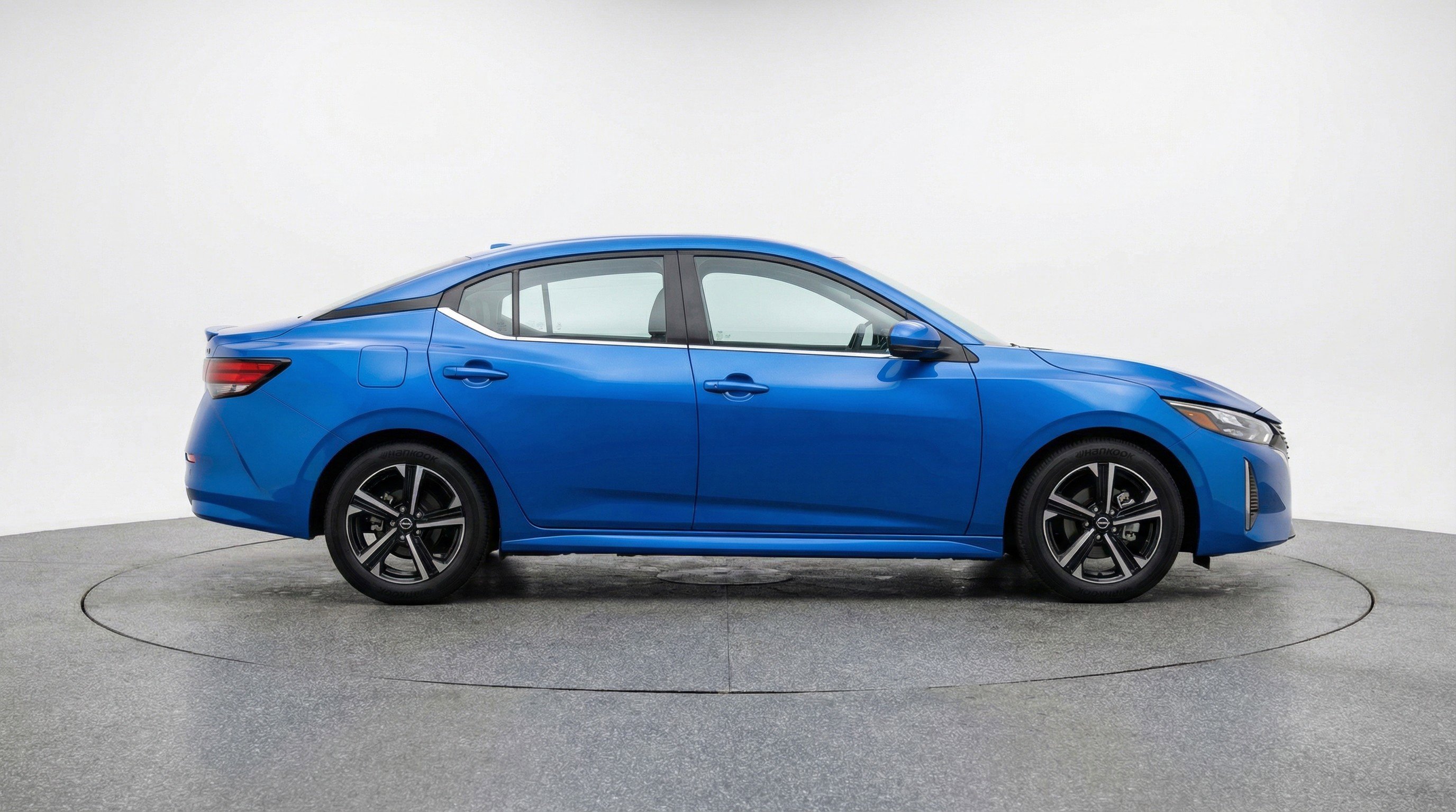 Used 2025 Nissan Sentra SV FWD image 11