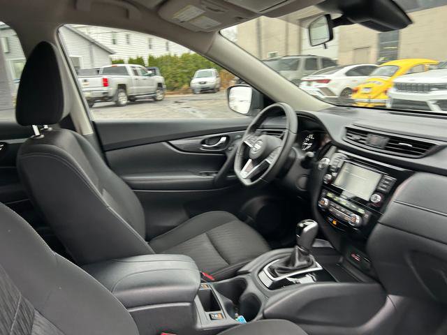 Used 2020 Nissan Rogue SV image 25