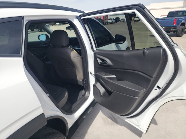 Used 2025 Chevrolet Trax ACTIV w/ Driver Confidence Package FWD image 23