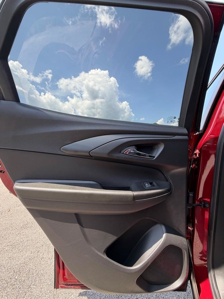 Used 2023 Chevrolet TrailBlazer LT FWD image 11