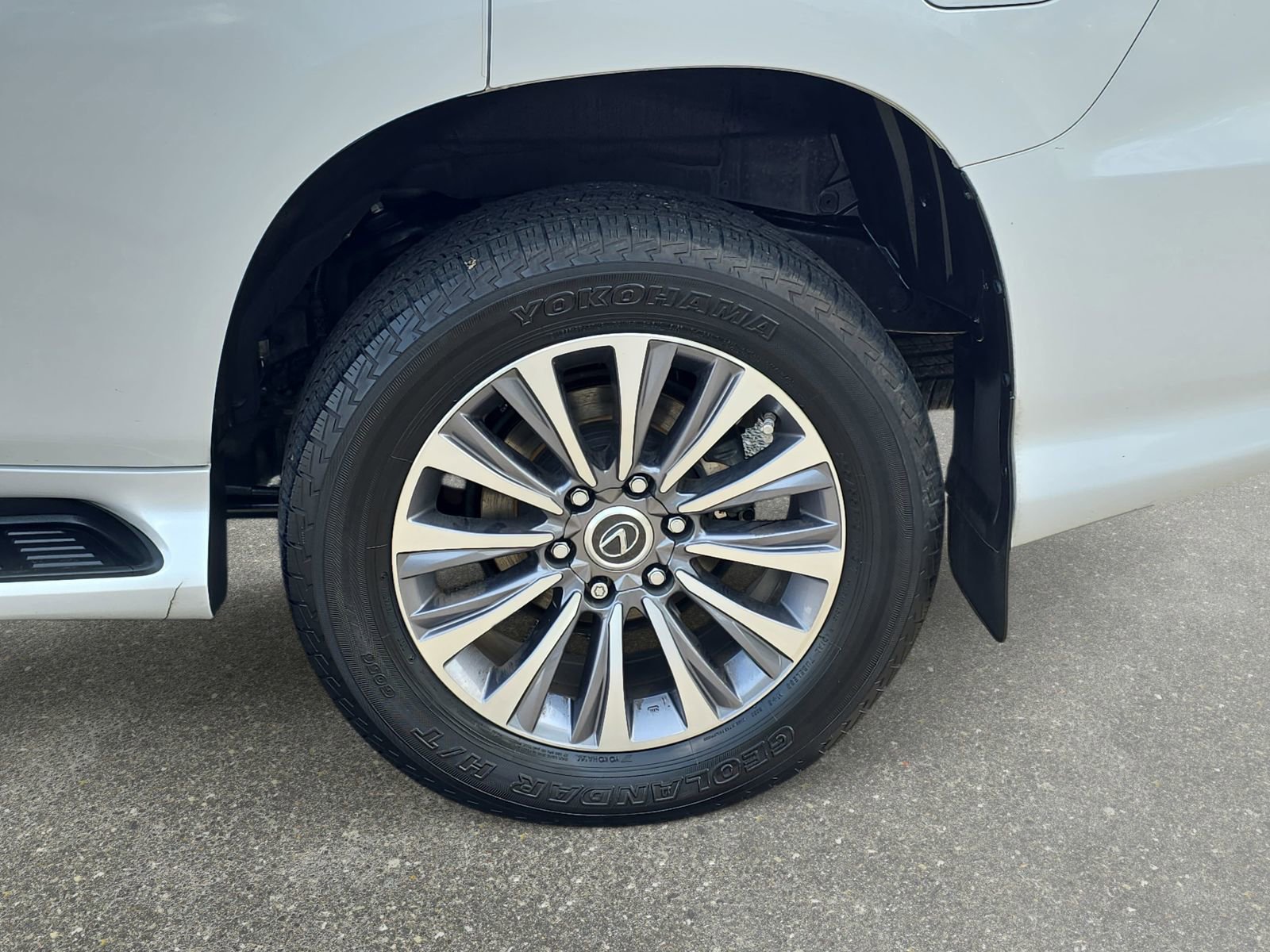 Used 2020 Lexus GX 460 Luxury w/ Accessory Package image 33