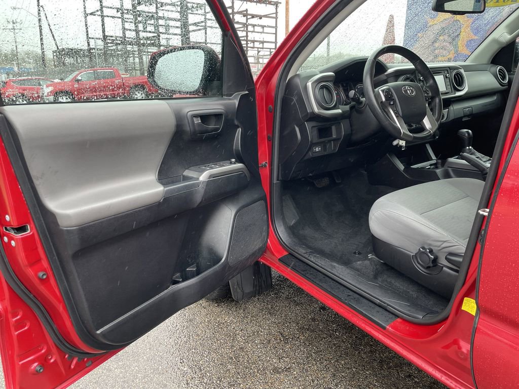 Used 2016 Toyota Tacoma SR5 w/ SR5 Appearance Package (SN) AWD/4WD image 14