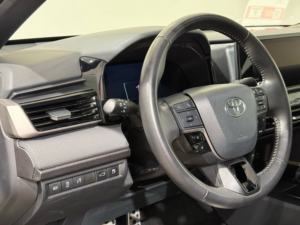 Certified 2025 Toyota Camry SE FWD image 14