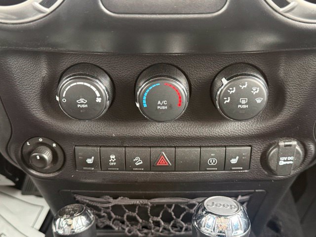 Used 2016 Jeep Wrangler Unlimited Sahara w/ Connectivity Group AWD/4WD image 25