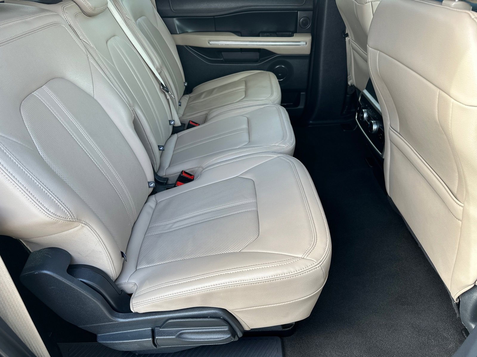 Used 2024 Ford Expedition Max Limited image 16