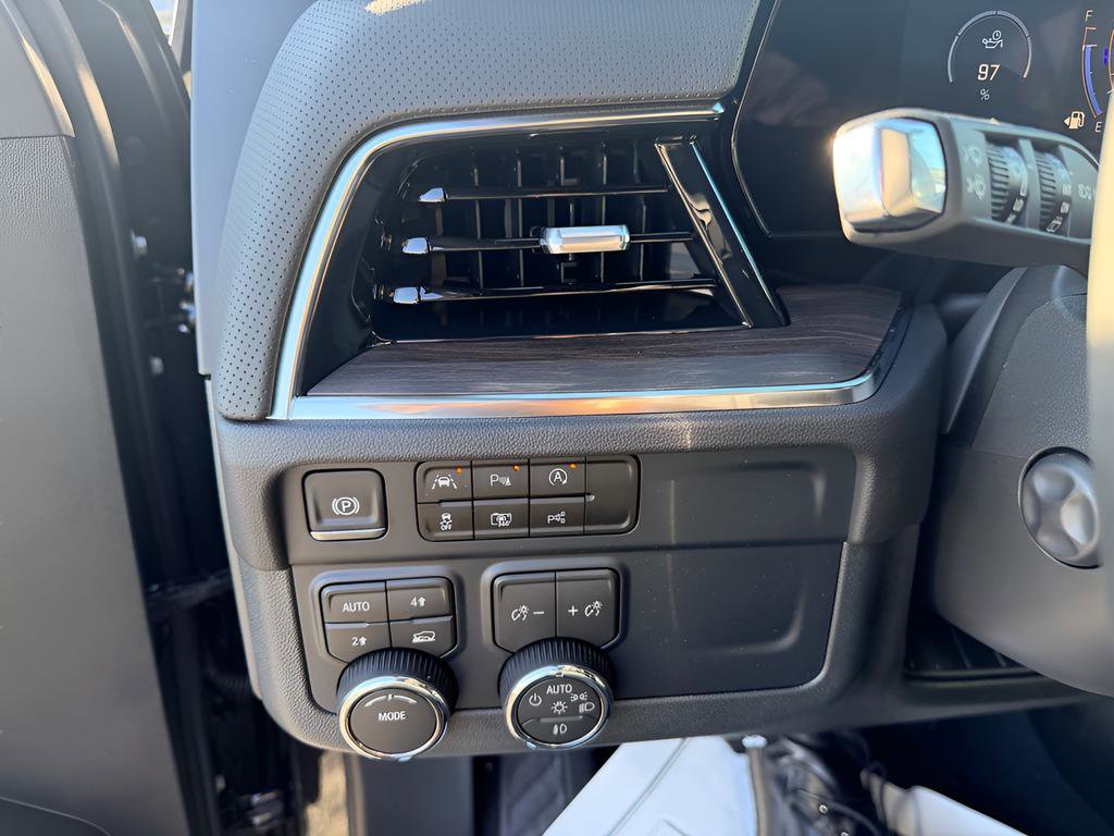 New 2026 Chevrolet Suburban Premier image 24