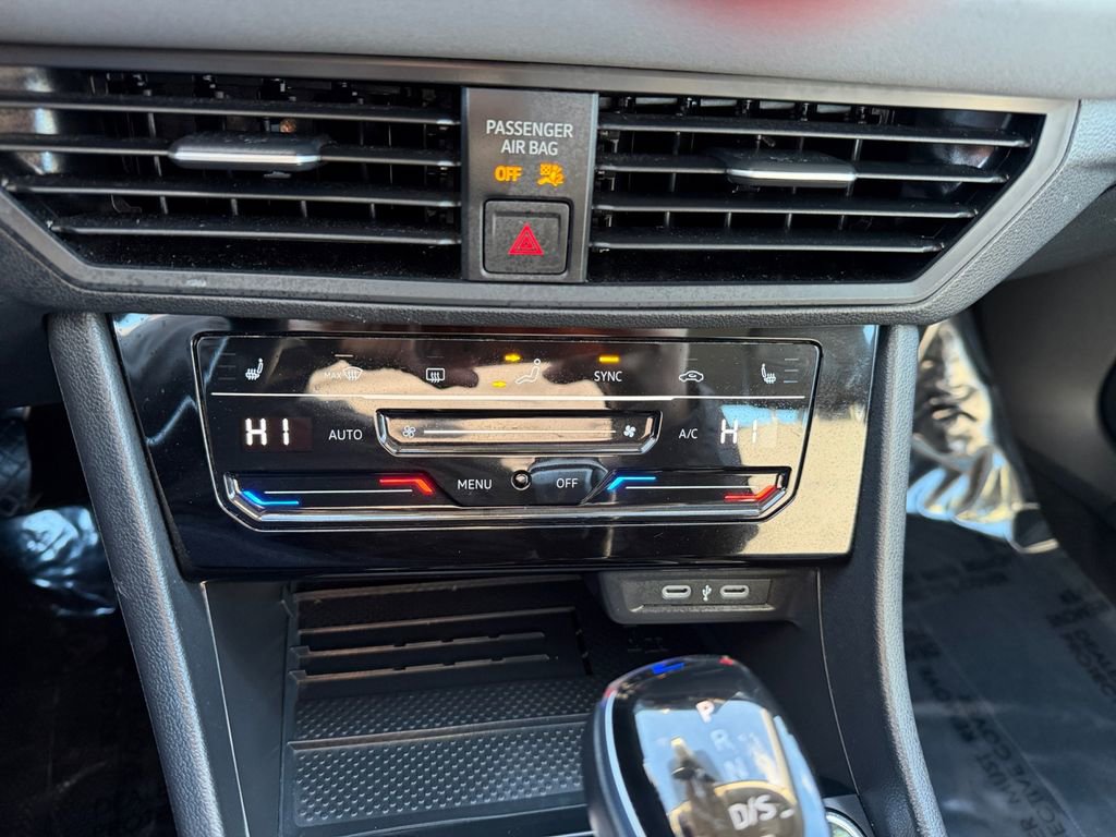 Used 2025 Volkswagen Jetta SE image 19