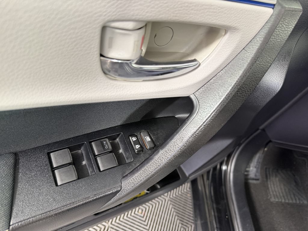 Used 2016 Toyota Corolla LE FWD image 37