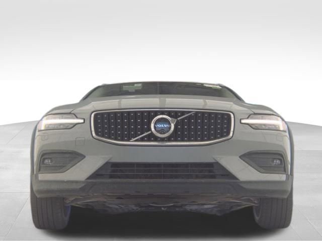 Used 2025 Volvo V60 B5 Cross Country Plus AWD/4WD image 4