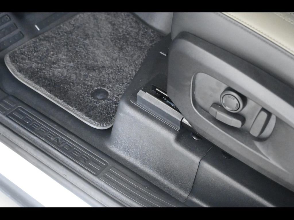 Used 2025 Land Rover Defender 110 X-Dynamic SE image 20