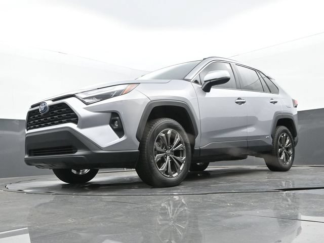 Used 2022 Toyota RAV4 XLE Premium AWD/4WD image 29