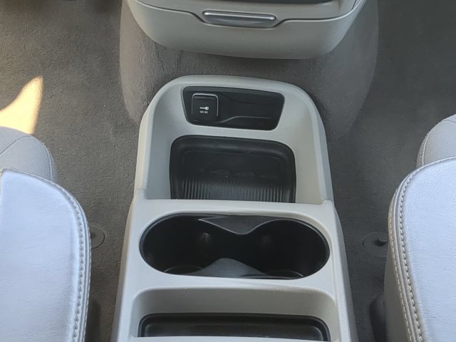 Used 2017 Chrysler Pacifica LX FWD image 18