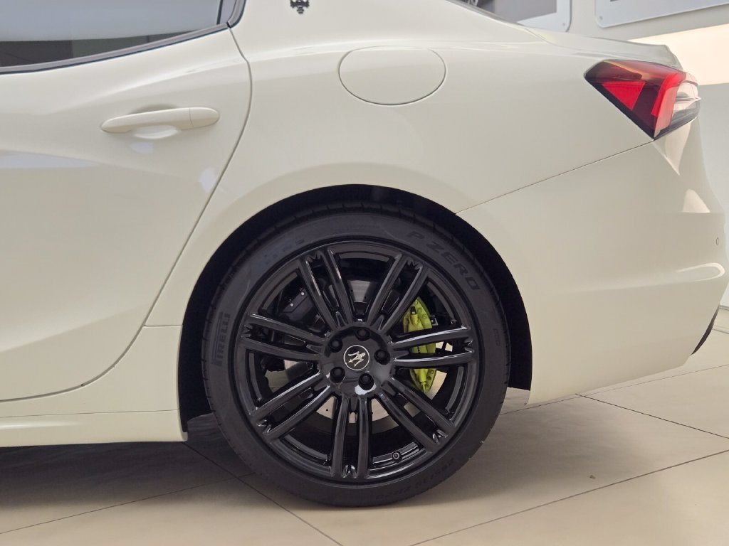 Certified 2023 Maserati Ghibli Modena RWD image 13
