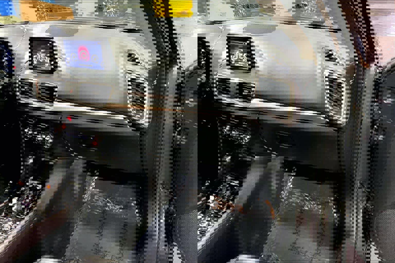 Used 2018 MAZDA MAZDA3 Touring image 18