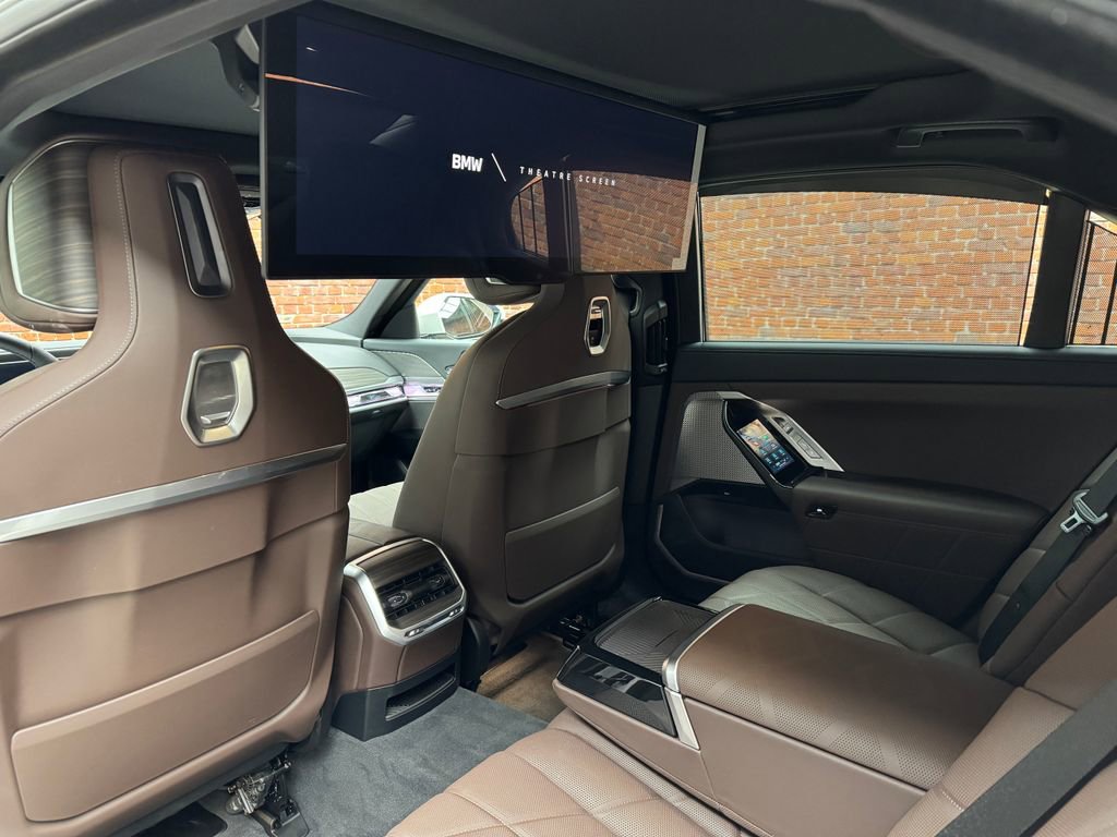 Certified 2025 BMW 760i xDrive w/ Luxury Rear Seating Package image 3