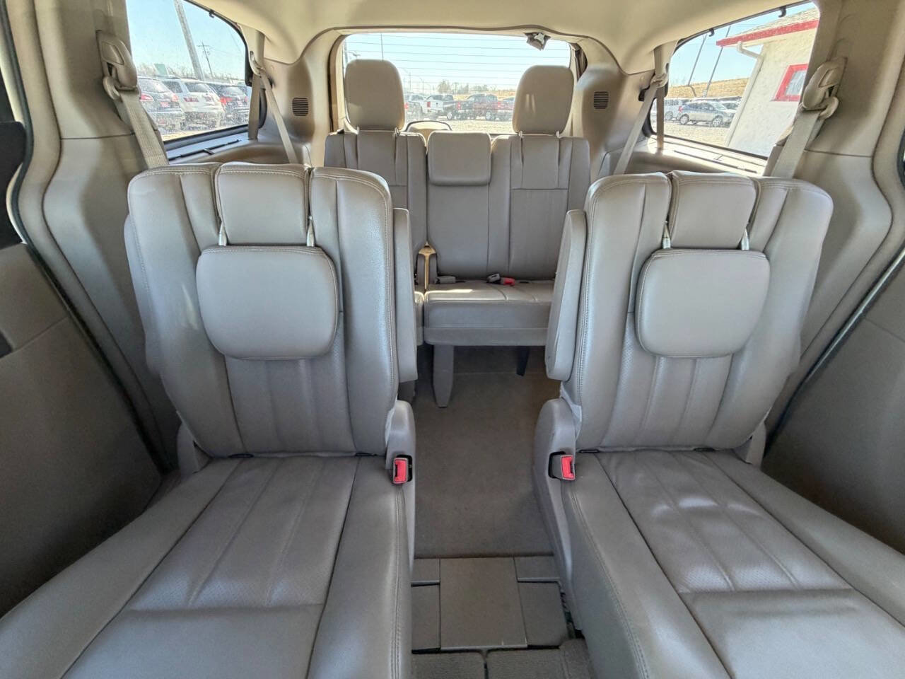 Used 2013 Chrysler Town & Country Touring-L w/ Driver Convenience Group FWD image 26