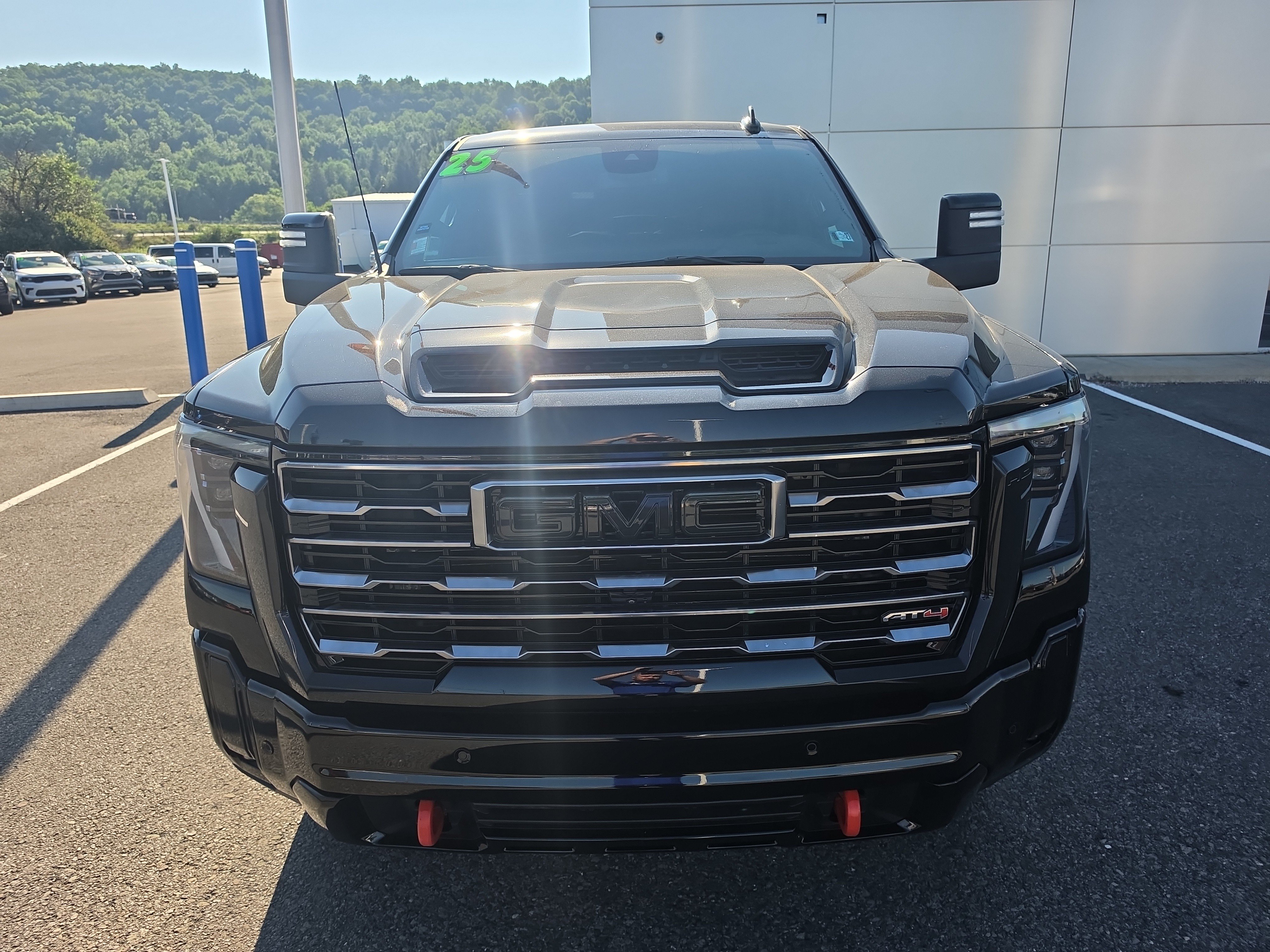 Used 2025 GMC Sierra 2500 AT4 AWD/4WD image 9