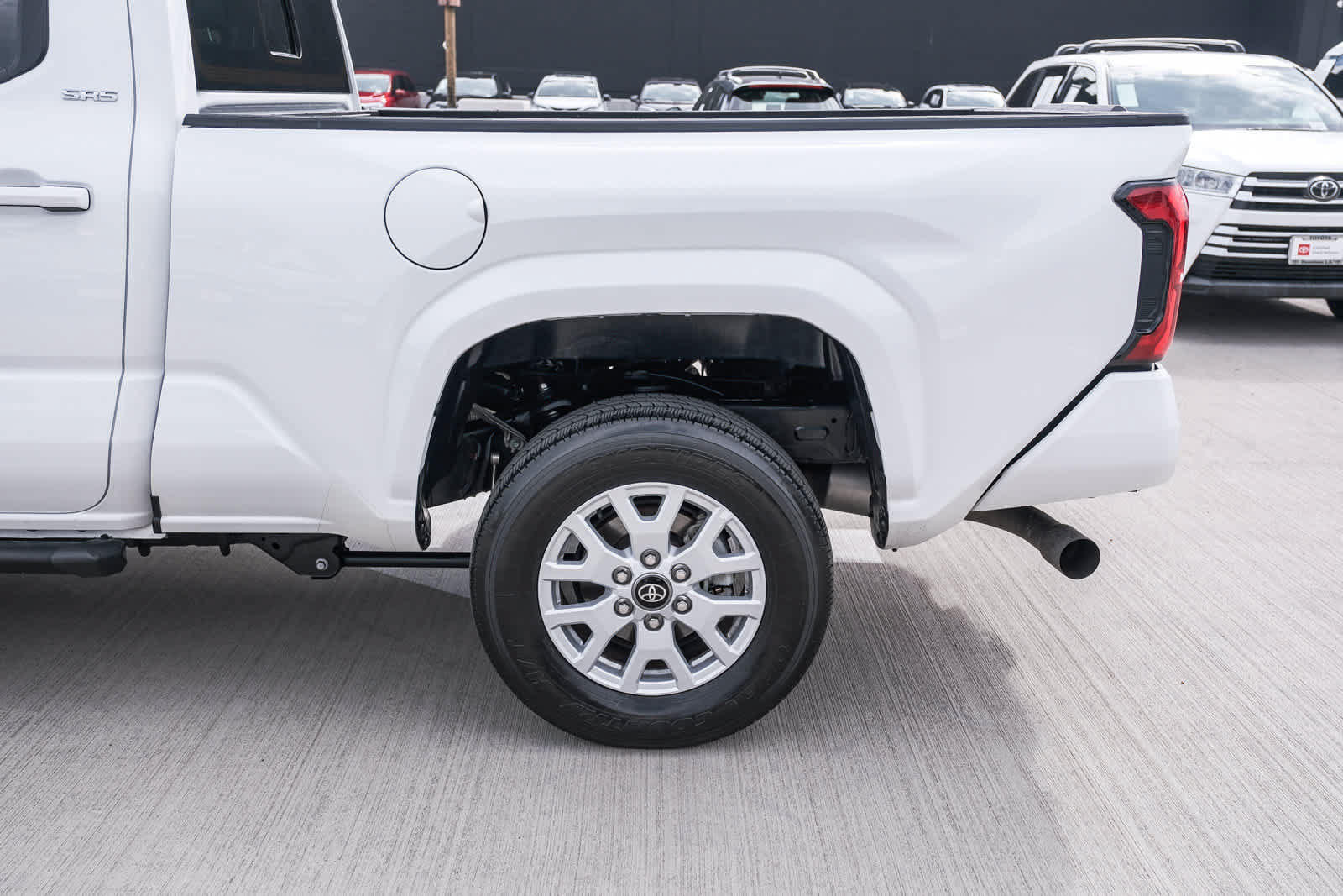 Certified 2024 Toyota Tacoma SR5 AWD/4WD image 8