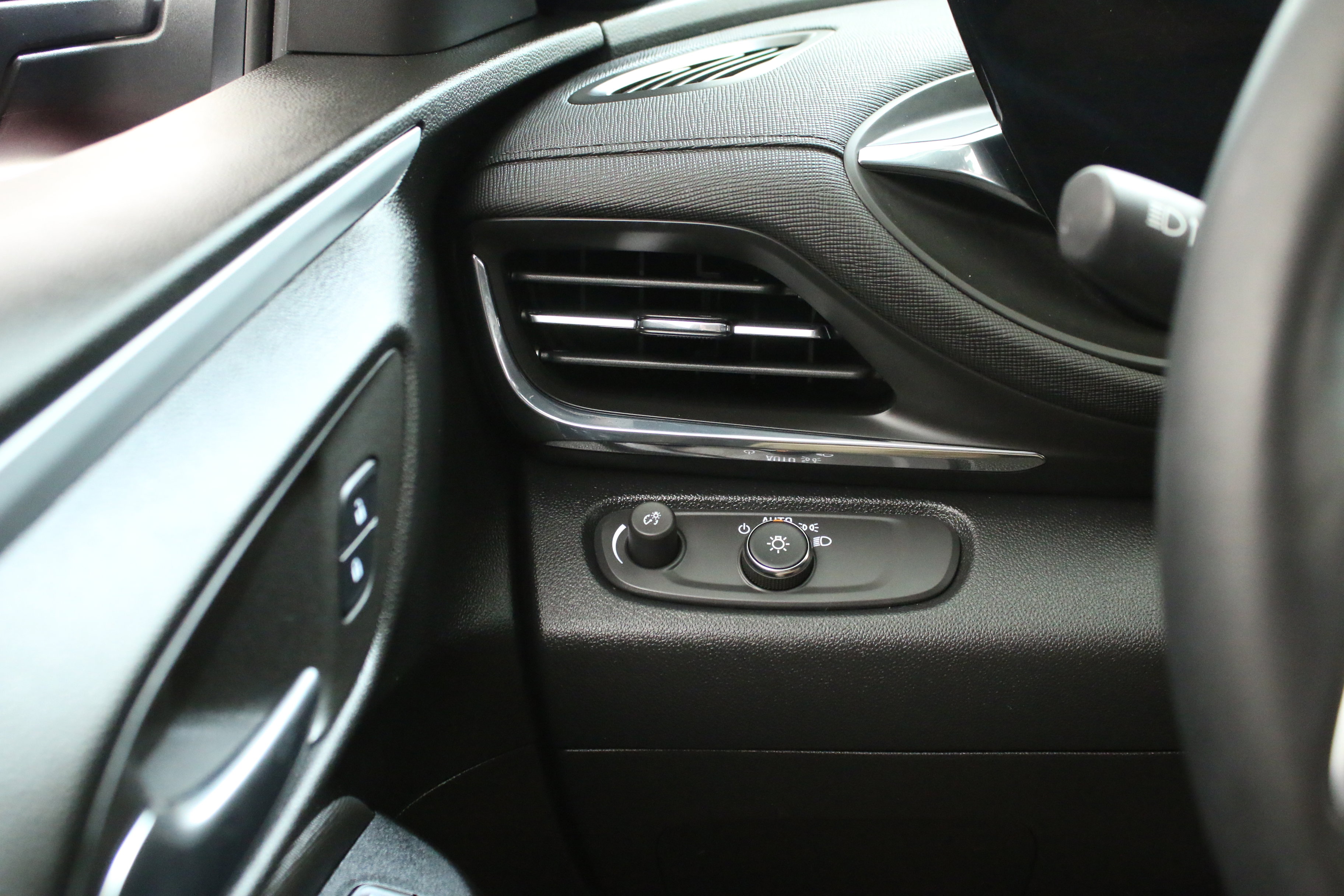 Used 2024 Buick Envista Preferred w/ Convenience I Package FWD image 15