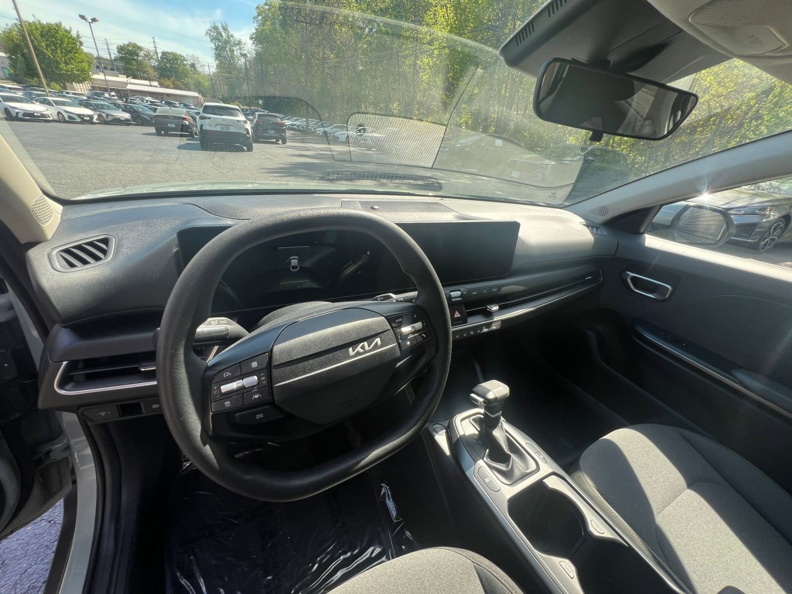 Used 2025 Kia K4 LXS image 28