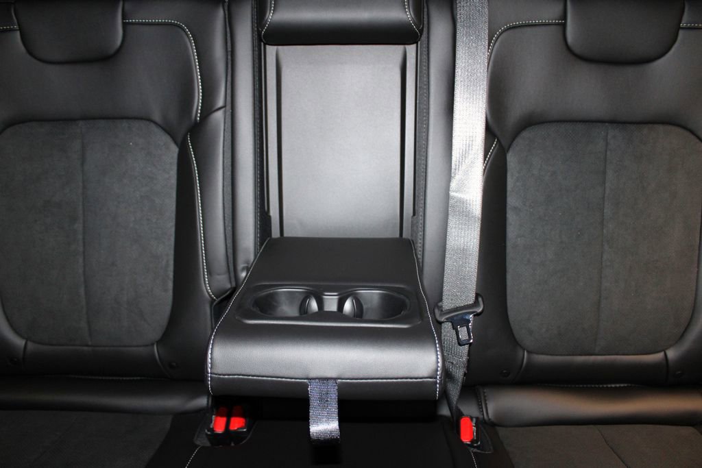 New 2025 Jeep Grand Cherokee Altitude image 27