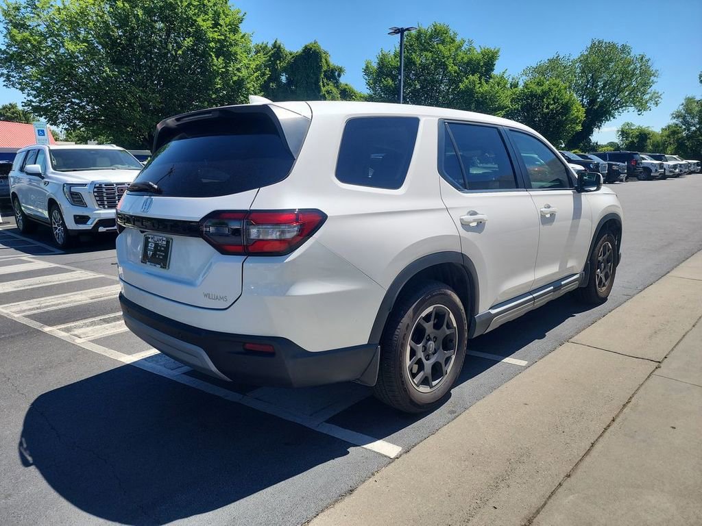 Used 2025 Honda Pilot EX-L image 8