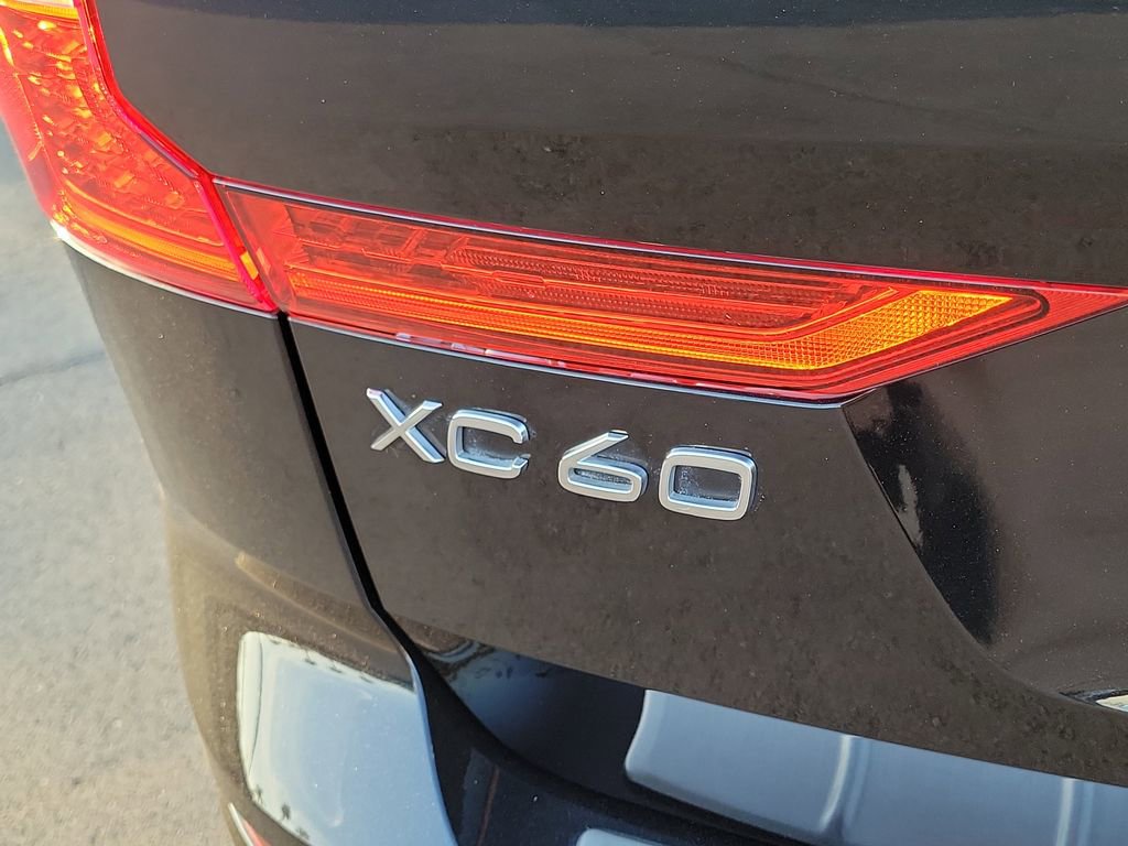 Used 2023 Volvo XC60 B5 Plus image 19