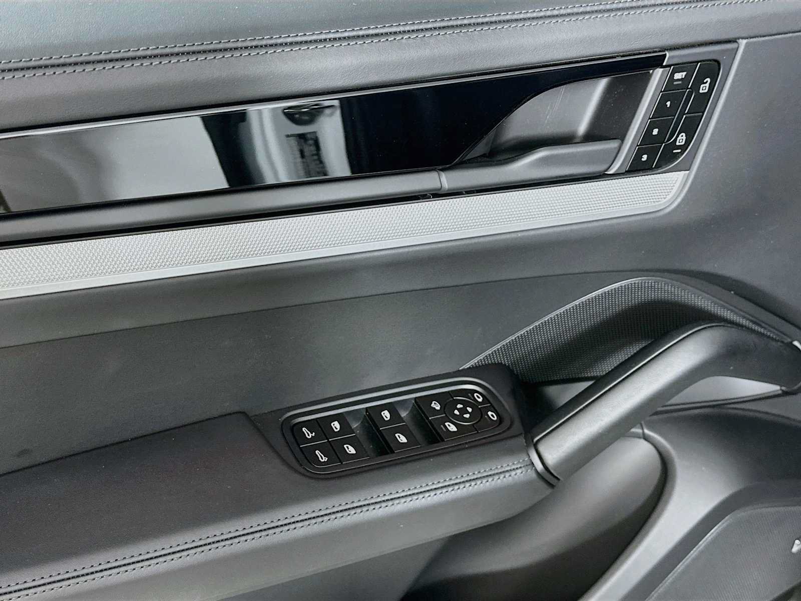 Certified 2026 Porsche Cayenne Coupe AWD/4WD image 11
