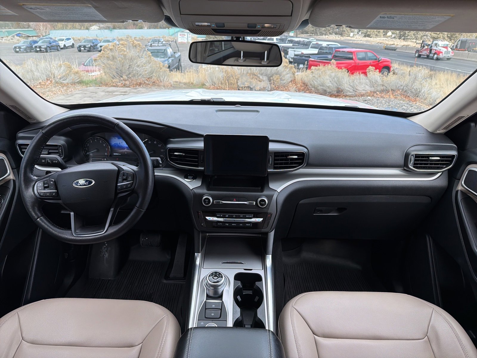 Used 2020 Ford Explorer XLT w/ Equipment Group 202A image 9