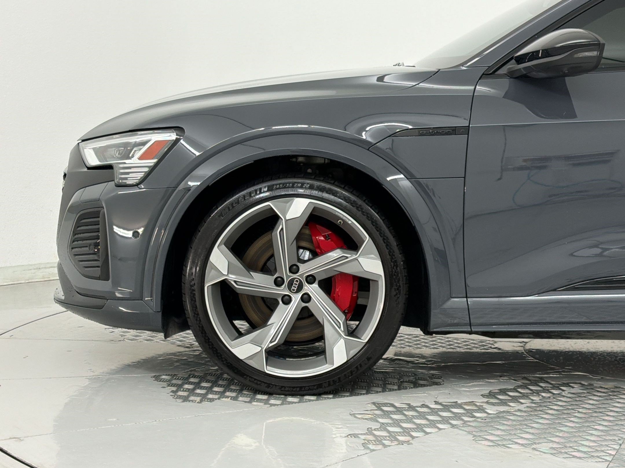 Used 2024 Audi SQ8 e-tron Premium Plus w/ Black Optic Package AWD/4WD image 13