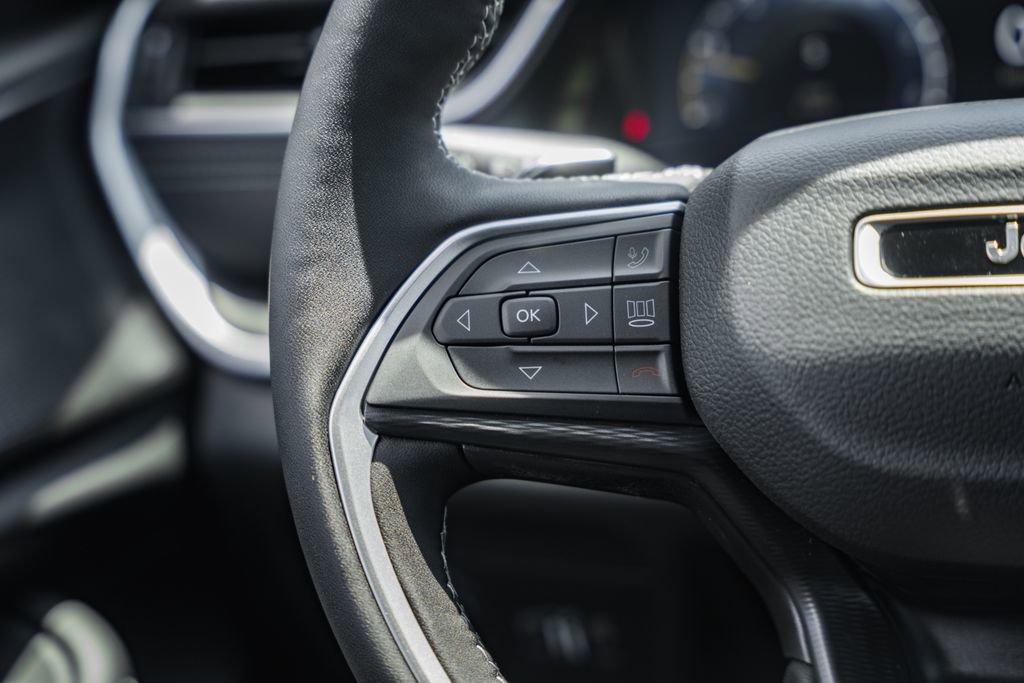 New 2025 Jeep Grand Cherokee Laredo X w/ Luxury Tech Group I image 32