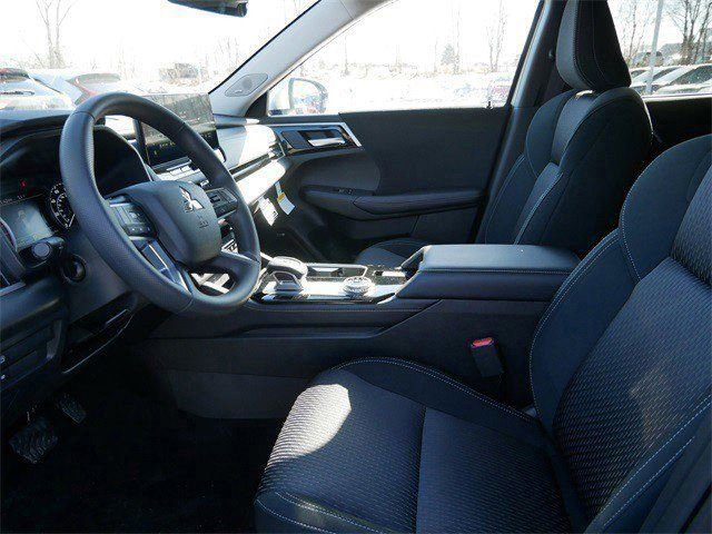 New 2026 Mitsubishi Outlander ES image 4