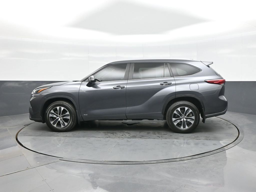 Used 2023 Toyota Highlander XLE image 4