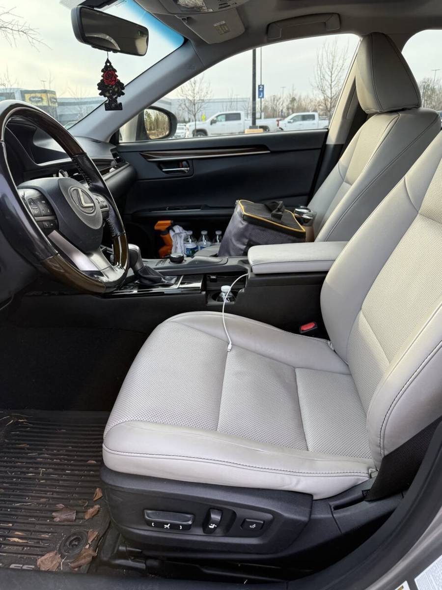 Used 2016 Lexus ES 350 w/ Premium Package w/Wood Trim FWD image 8